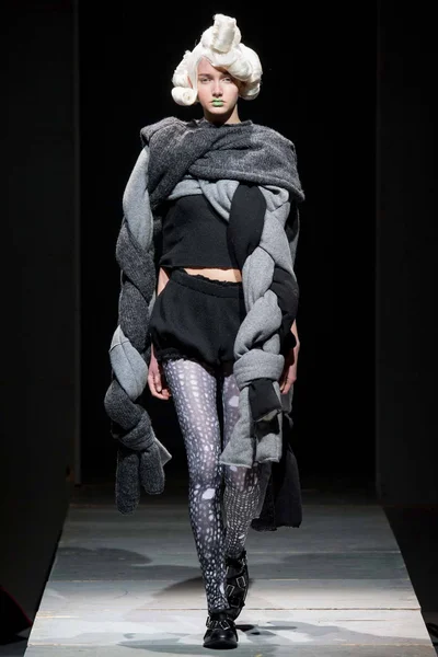 Look 17